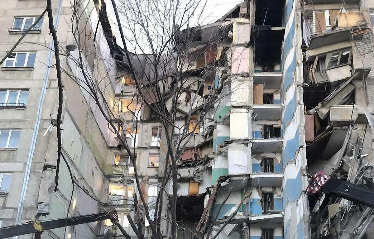У російському Магнітогорську вибухнув під'їзд багатоповерхівки