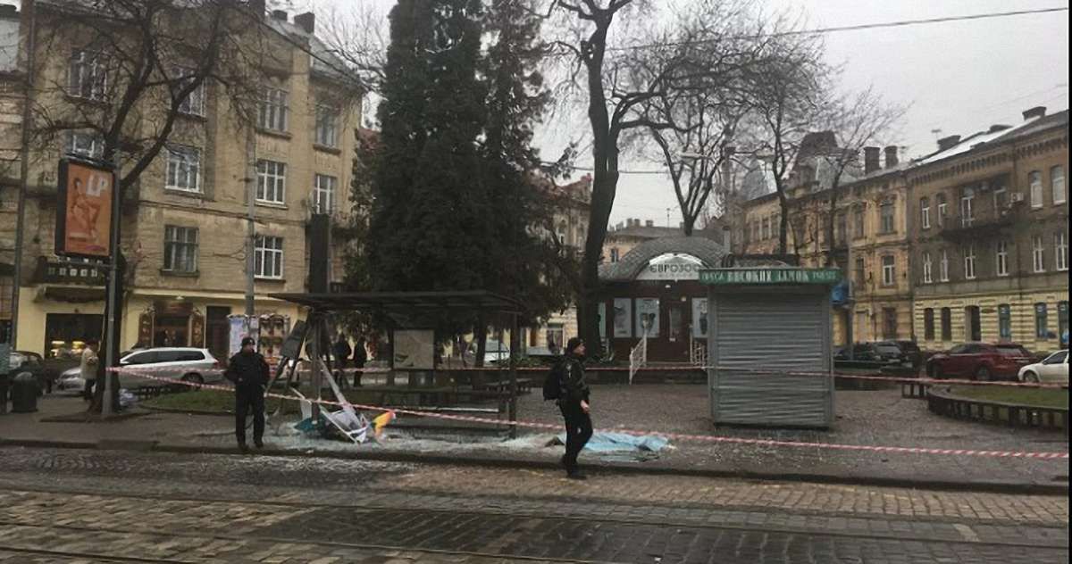 Винуватцем смертельної ДТП на трамвайній зупинці у Львові виявився поліцейський