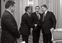 Не завдяки, а всупереч Порошенкові