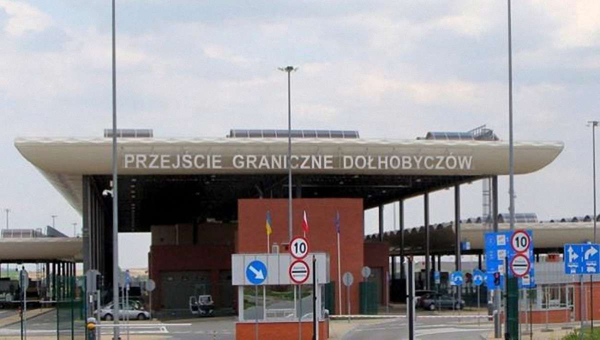 Один з двох пішохідних переходів на кордоні Львівщини з Польщею припинив роботу