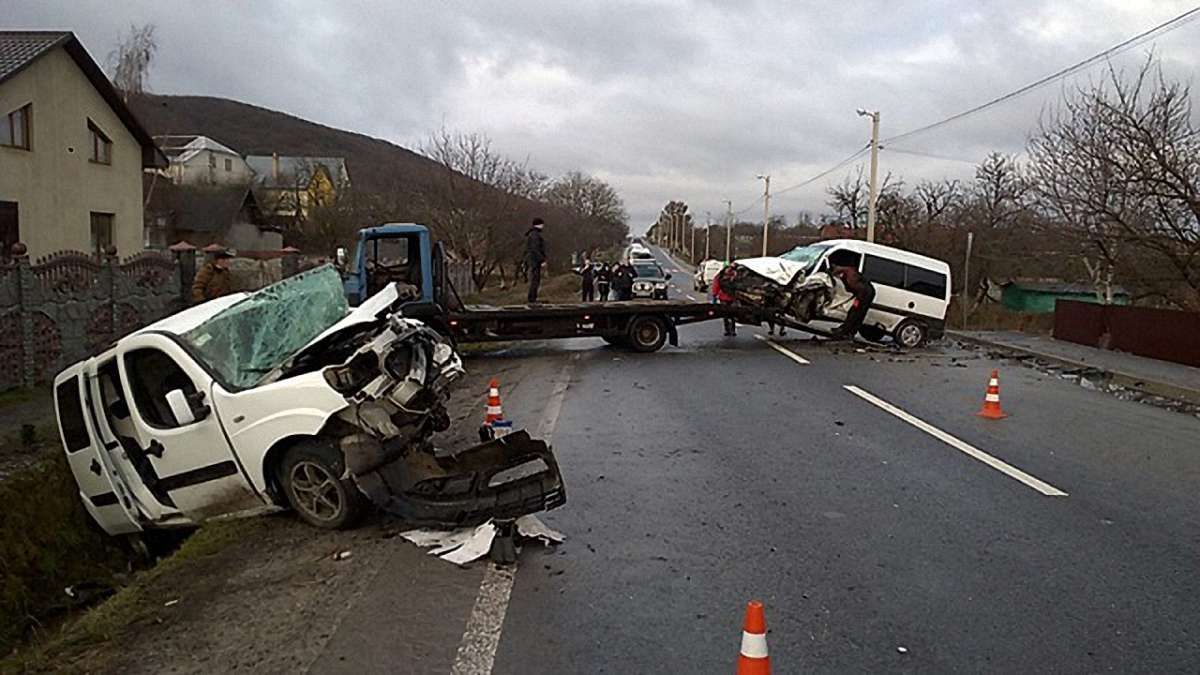 Унаслідок аварії на трасі Львів–Тернопіль постраждали семеро людей