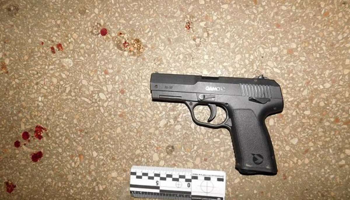 У Києві під час сварки чоловік вистрелив у око родичу