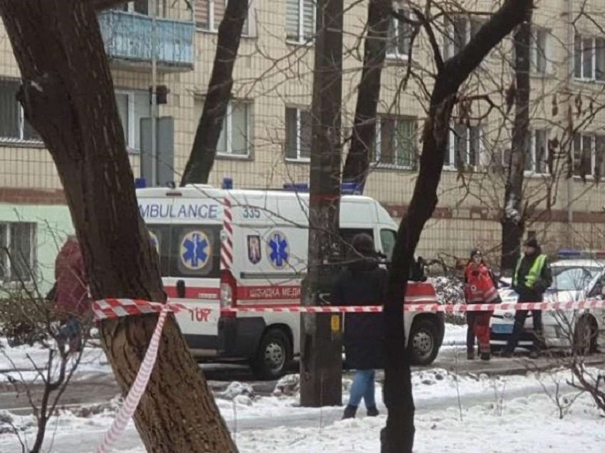 У Києві 34-річний чоловік вистрибнув із вікна дев'ятого поверху 