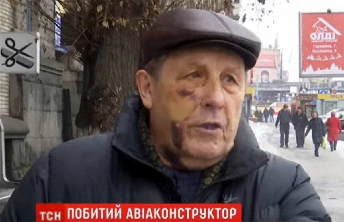 Київських поліцейських обвинувачують у побитті 81-річного авіаконструктора