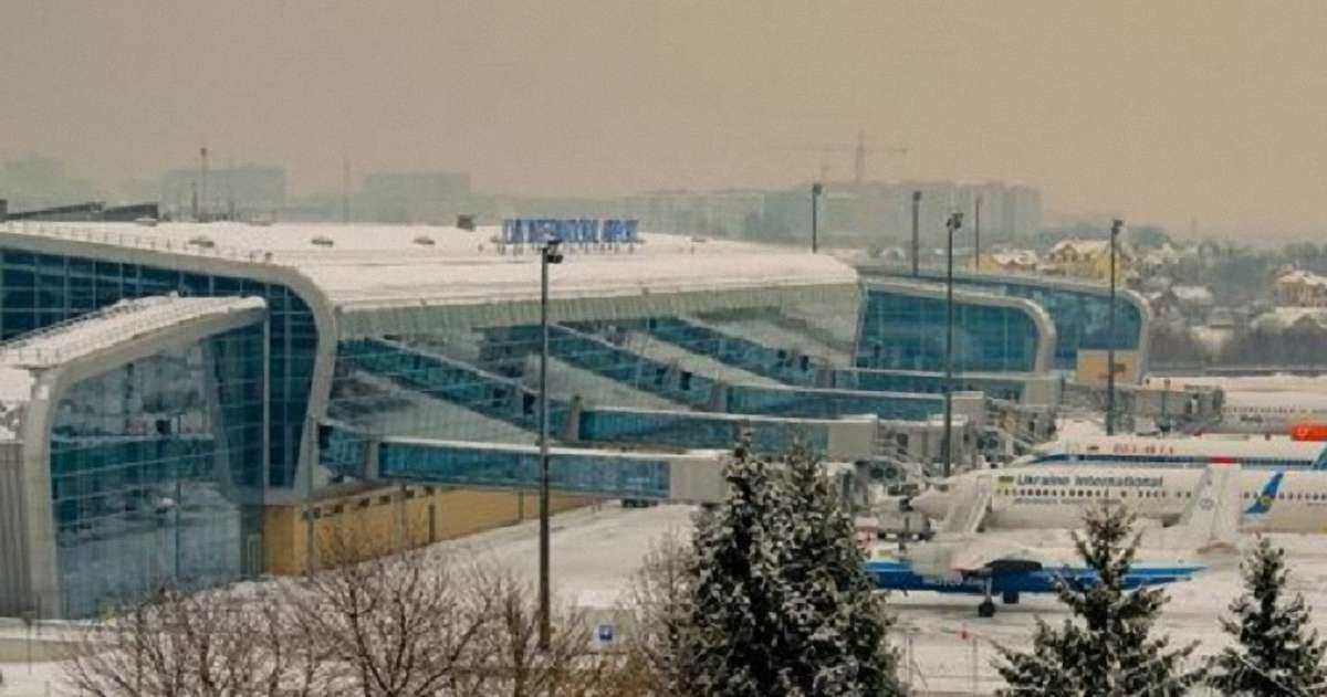 Негода спричинила незручності у львівському аеропорту та на дорогах Львівщини
