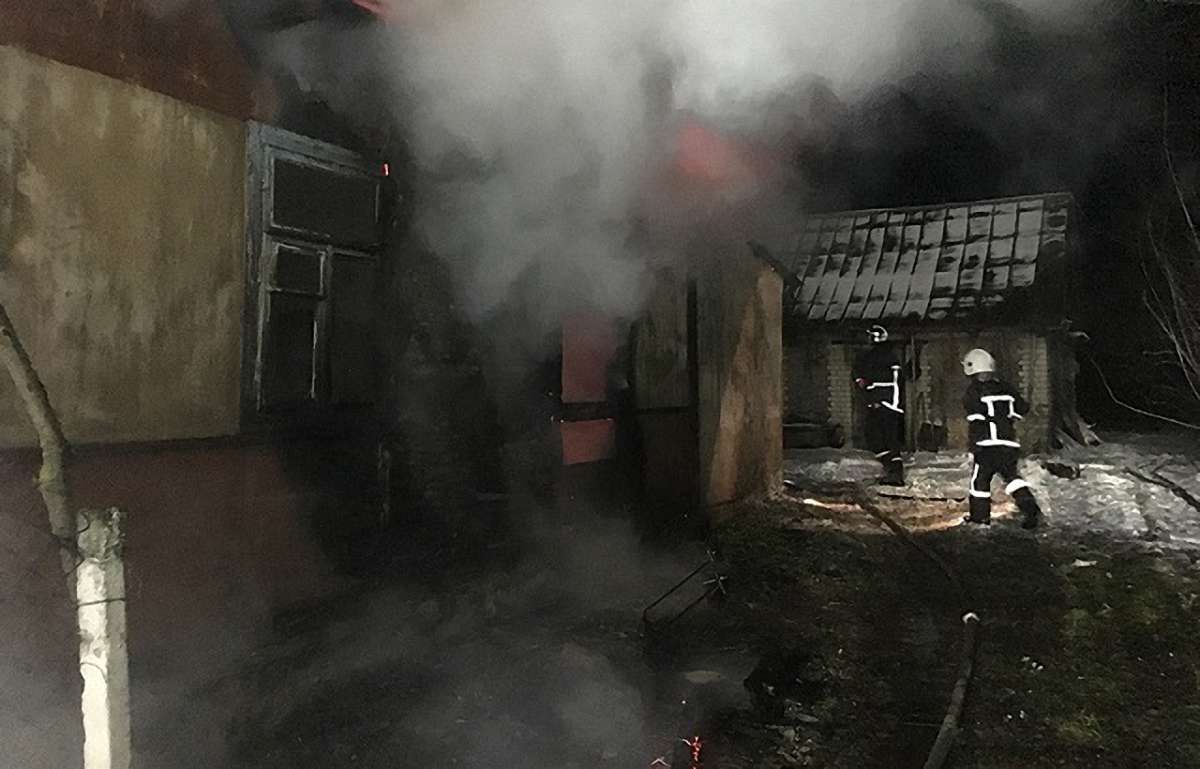 На Рівненщині під час пожежі у житловому будинку згоріли двоє чоловіків