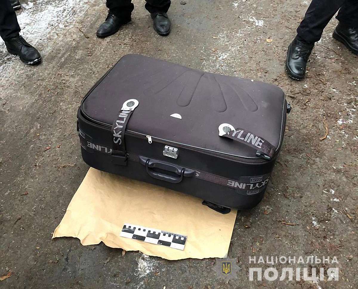 Дніпровська поліція повідомила причину смерті дівчини, тіло якої знайшли у валізі 
