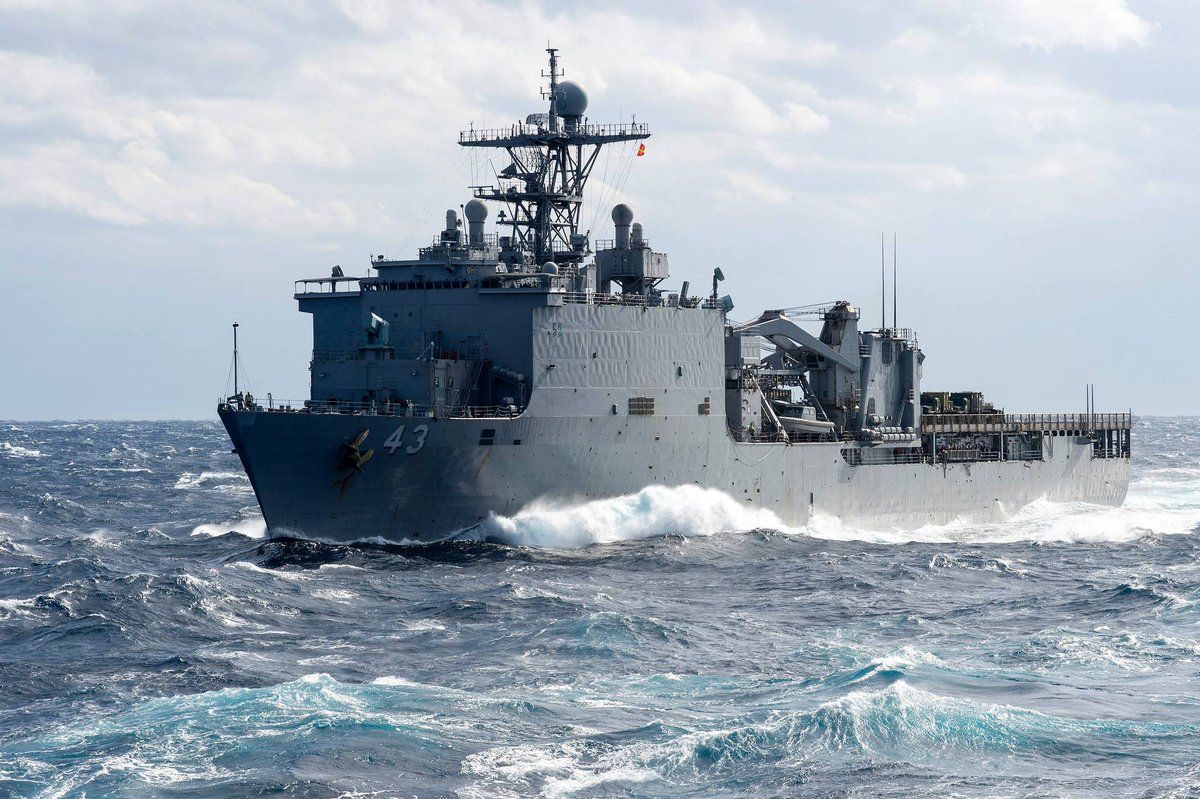 США відправили у Чорне море десантний корабель