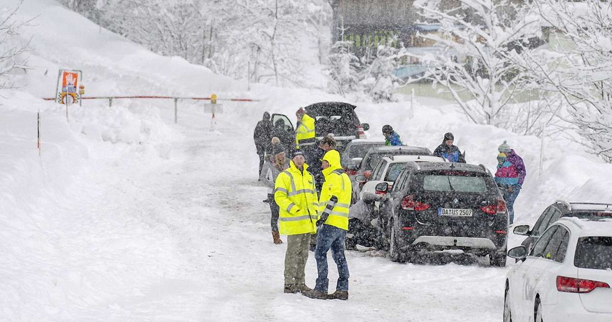 Унаслідок сильних снігопадів в Альпах загинуло семеро людей