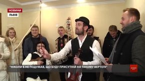У Львові зірковий вертеп радіо «Люкс ФМ» колядував у домівках своїх слухачів