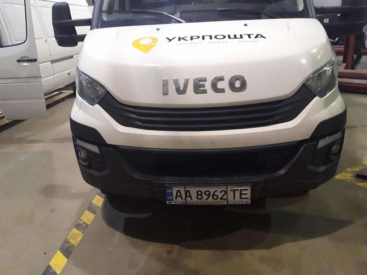 Стали відомі подробиці затримання мікроавтобуса Укрпошти з контрабандою