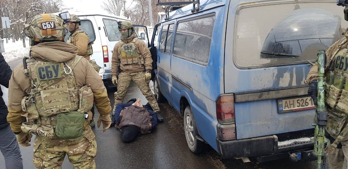 На Донбасі затримали чоловіка, який готував теракти під час президентських виборів