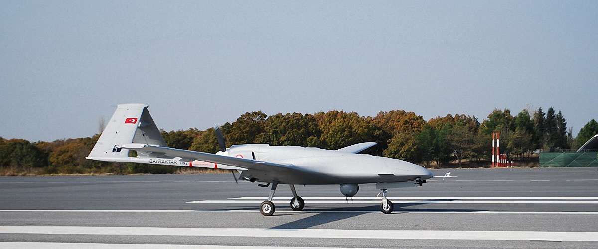 Україна уклала угоду на постачання турецьких безпілотників Bayraktar TB2