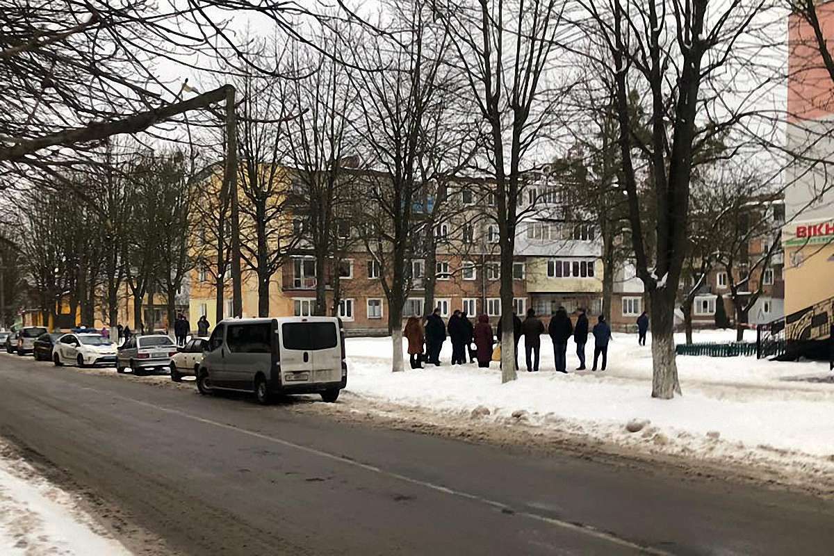 Невідомий завдав смертельне поранення в шию мешканцю Червонограда