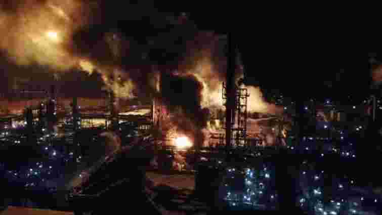 Пожежники ліквідували пожежу на хімічному заводі в Калуші