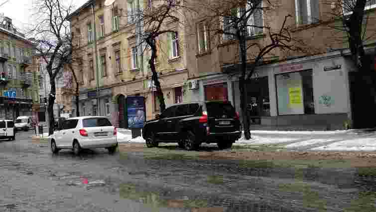 60-річний львівський бізнесмен погрожував зброєю інспекторам з паркування