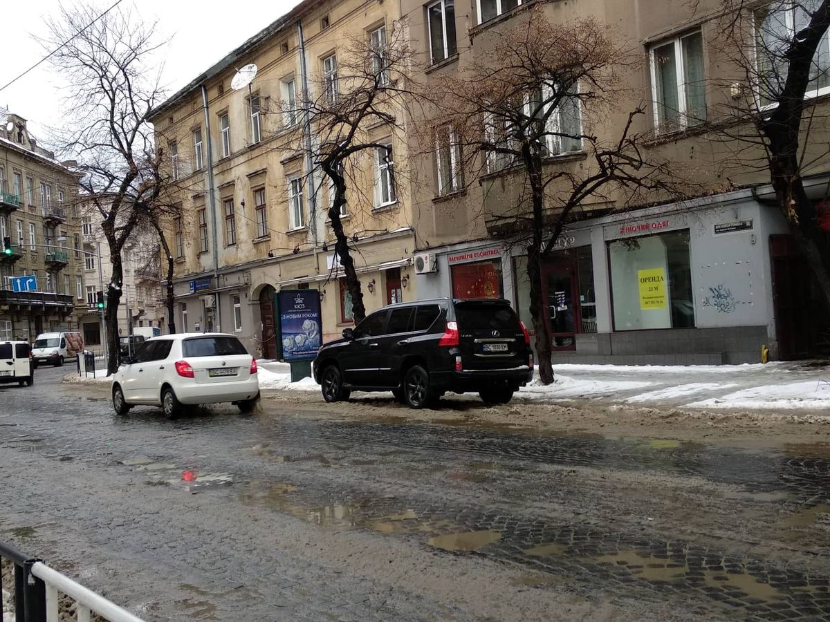 60-річний львівський бізнесмен погрожував зброєю інспекторам з паркування