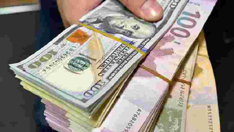 Українці в грудні купили в банків валюти понад 110 млн доларів більше, ніж продали