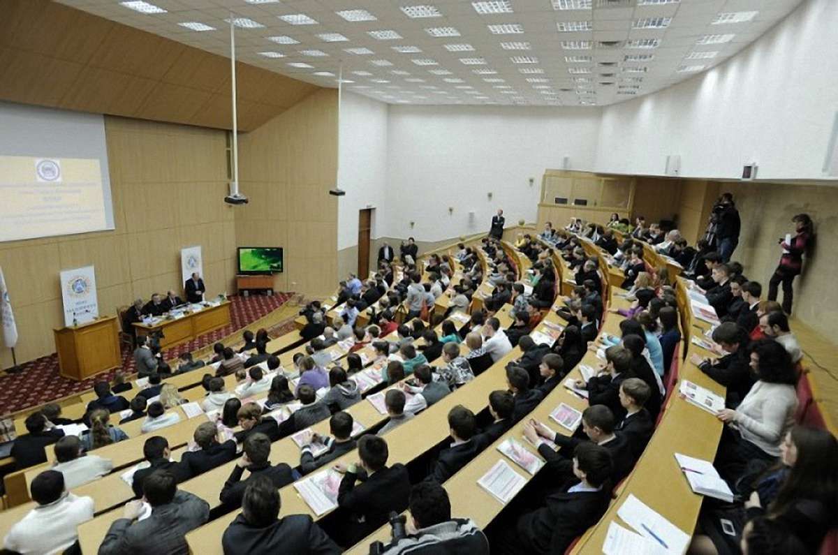 Українські ВНЗ необґрунтовано завищують вартість навчання, – Держаудитслужба