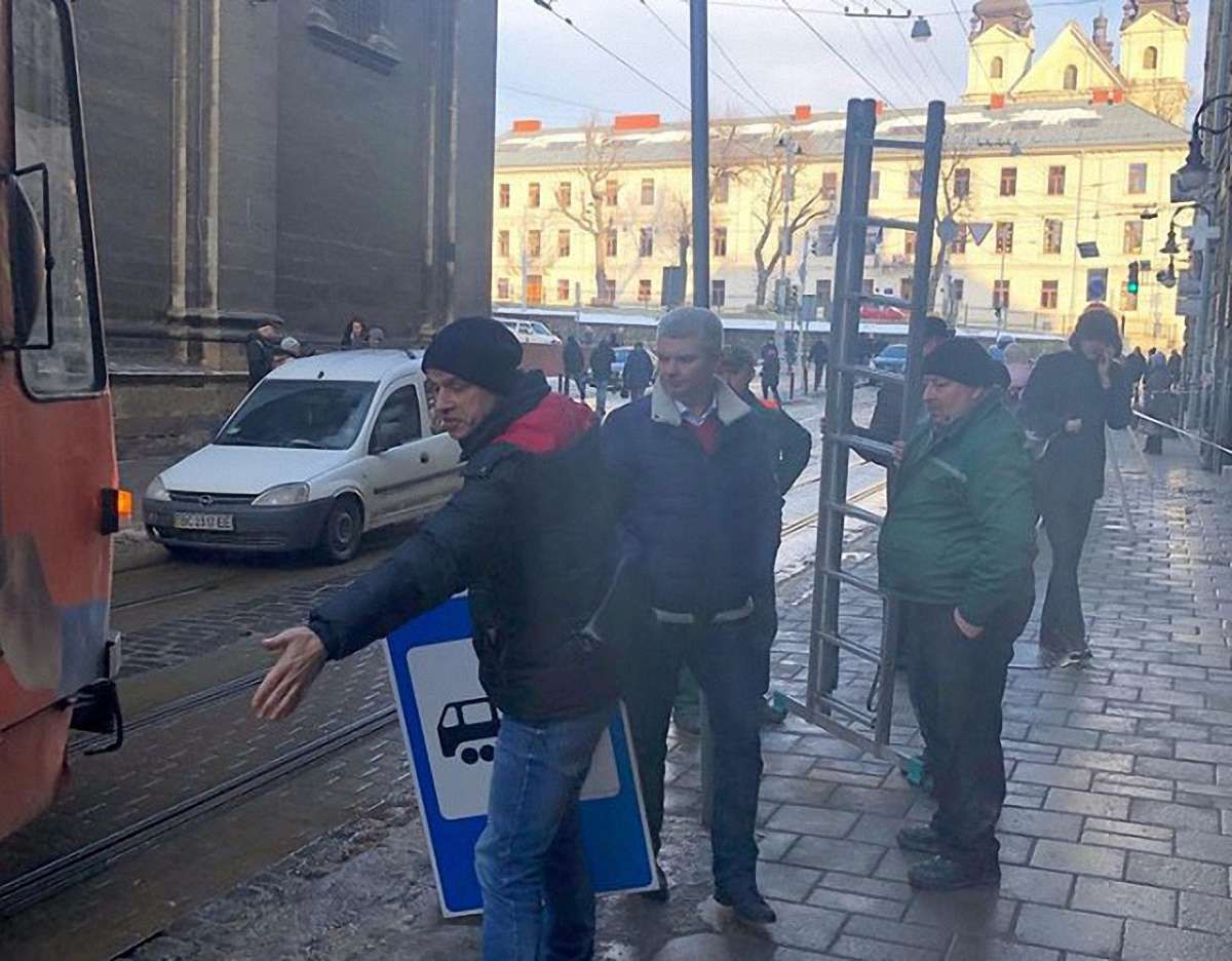 На вул. Руській у Львові перенесли трамвайну зупинку