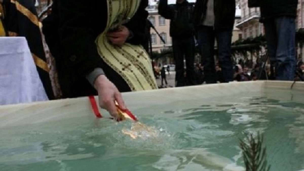 Львівські храми оприлюднили розклад богослужінь та освячення води