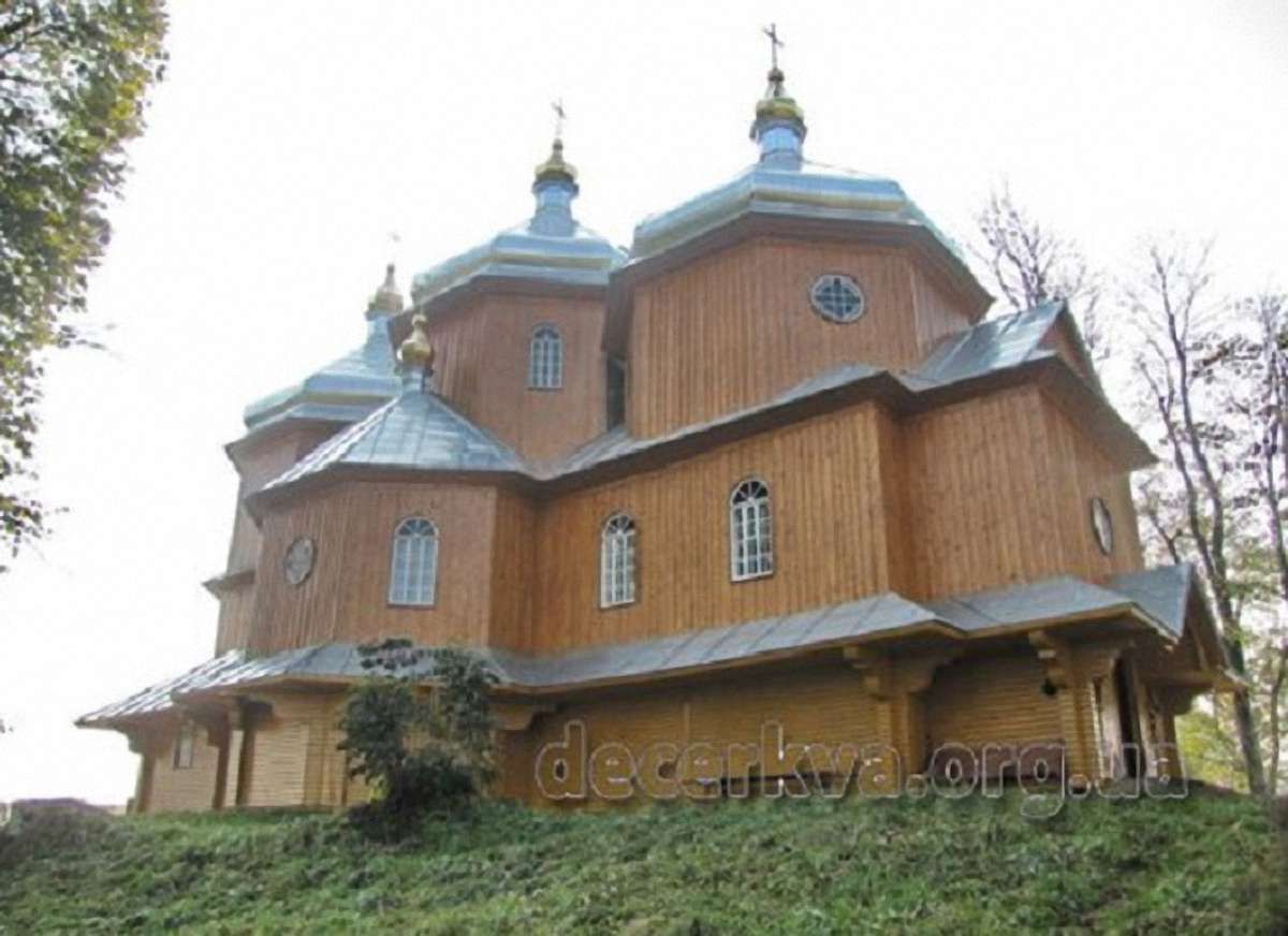 У Турківському районі парафіяни переобрали священика через його опір переходу у ПЦУ