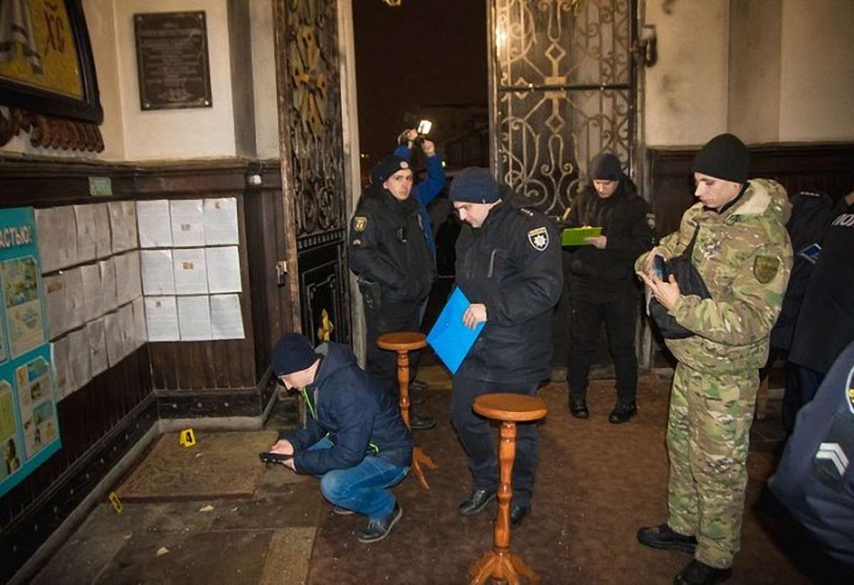 У Сумах невідомі кинули піротехнічну шашку під час богослужіння в соборі УПЦ (МП)