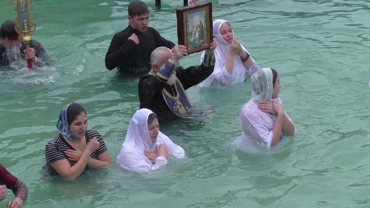 Нічого святого у купаннях на Водохреще нема