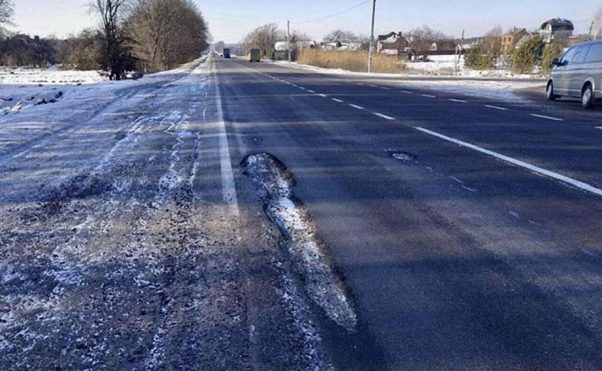 Синютка закликав водіїв скаржитись на ями на дорогах