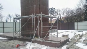 Новий підрядник заявив про початок знесення стели Монументу слави у Львові