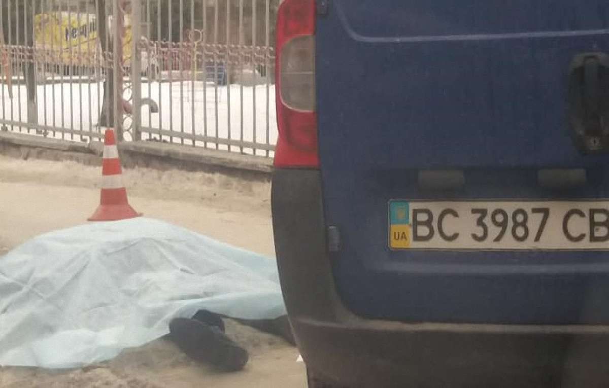 У Львові 48-річний водій помер за кермом та вчинив ДТП