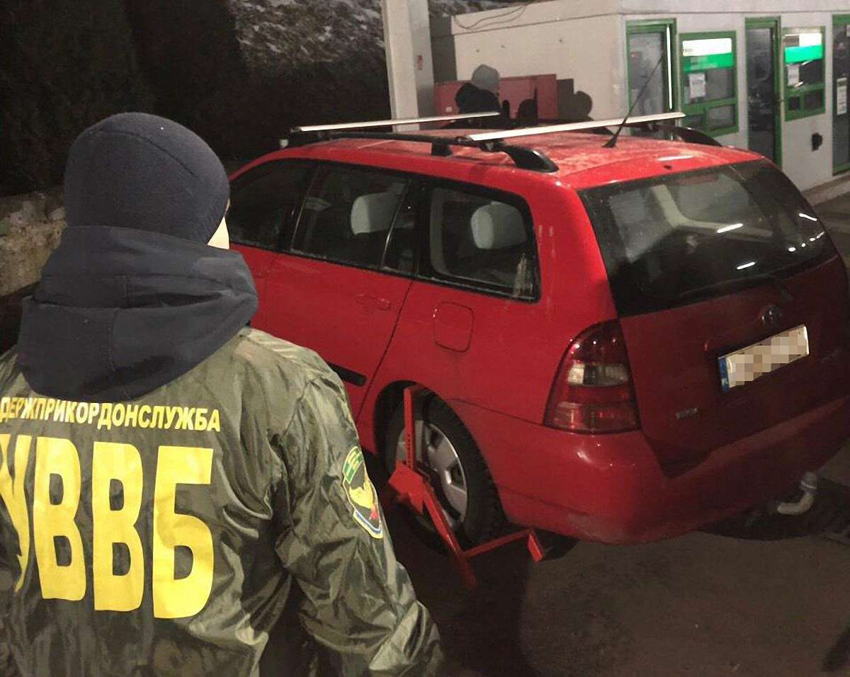 На кордоні викрили нову схему незаконного ввезення в Україну «євроблях»