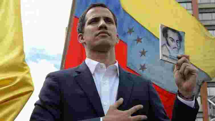 Лідер опозиції Венесуели проголосив себе тимчасовим президентом країни
