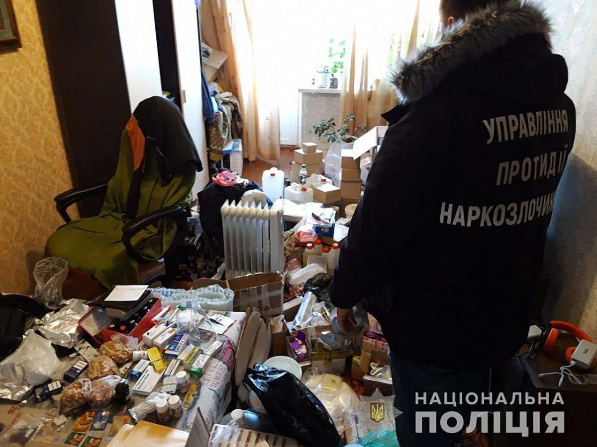 На Хмельниччині затримали чоловіка, від чиїх саморобних стероїдів померла британка