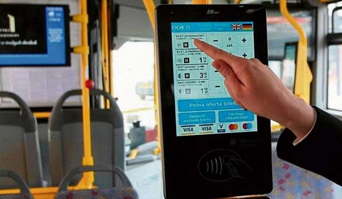 В автоматах з продажу квитків у Варшаві з’явиться українська мова