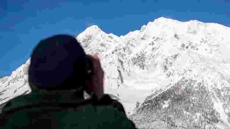 На Закарпатті снігова лавина накрила групу туристів, один загиблий