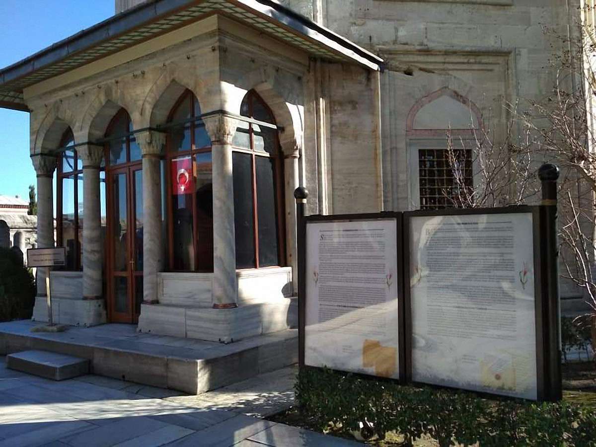 З усипальниці Роксолани в Стамбулі прибрали напис про її «російське» походження