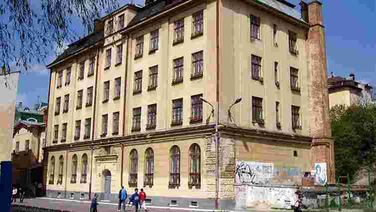 Колишню школу-інтернат у центрі Львова виставили на аукціон за 29 млн грн