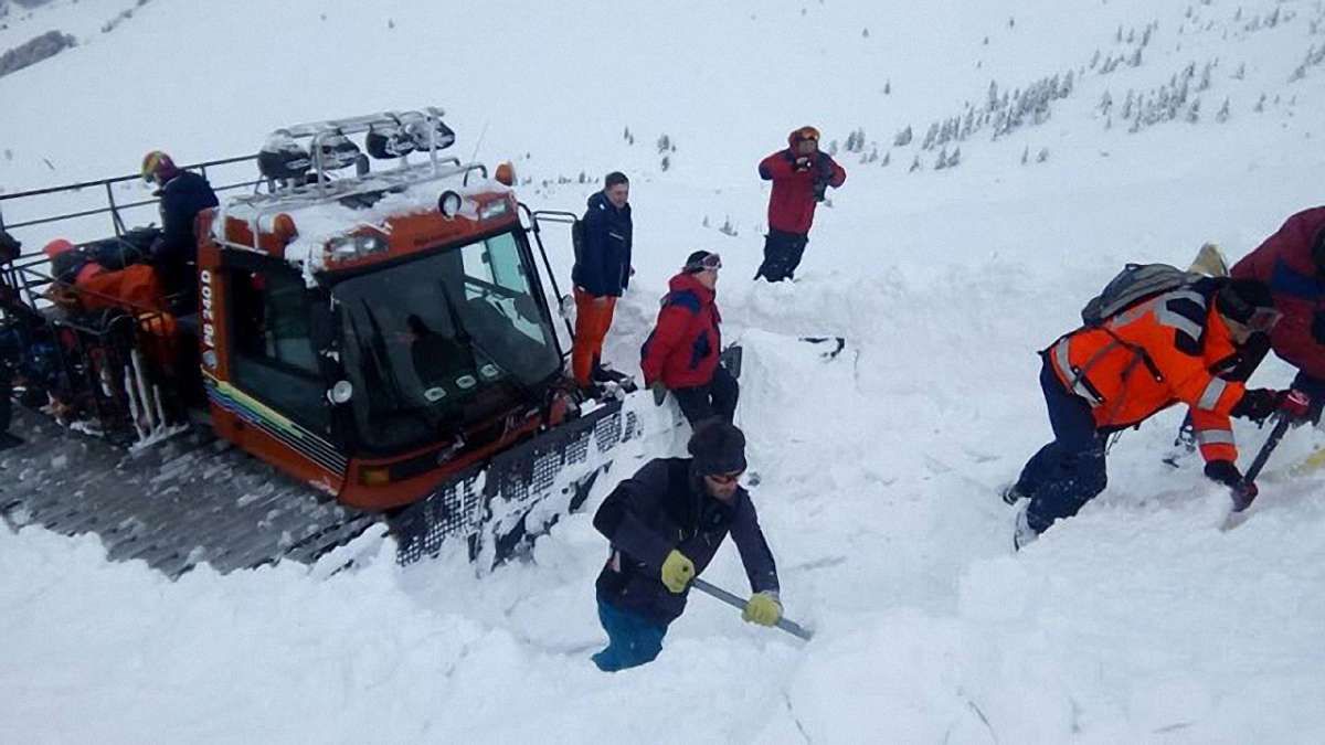 Рятувальники знайшли тіло загиблого під лавиною туриста на Закарпатті