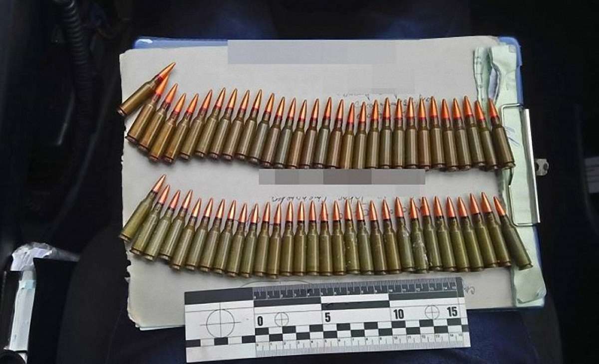 Патрульні виявили в наплічнику 51-річного львів’янина 60 патронів