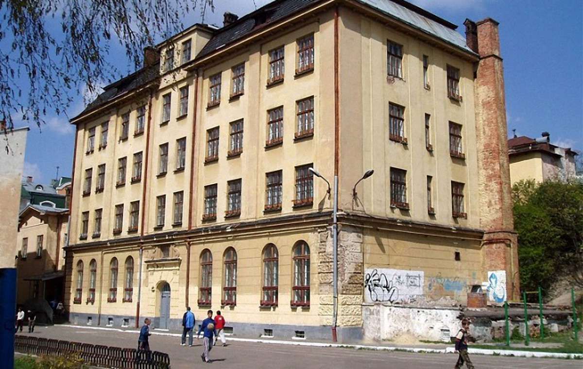 Працівники Львівської міськради перерахують одноденну зарплату Центру опіки сиріт