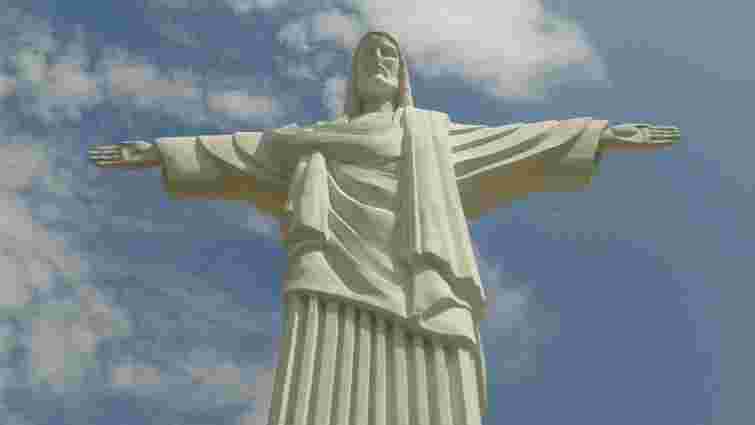 Власник 12-метрової статуї Ісуса в Трускавці скасував у суді всі штрафи ДАБК