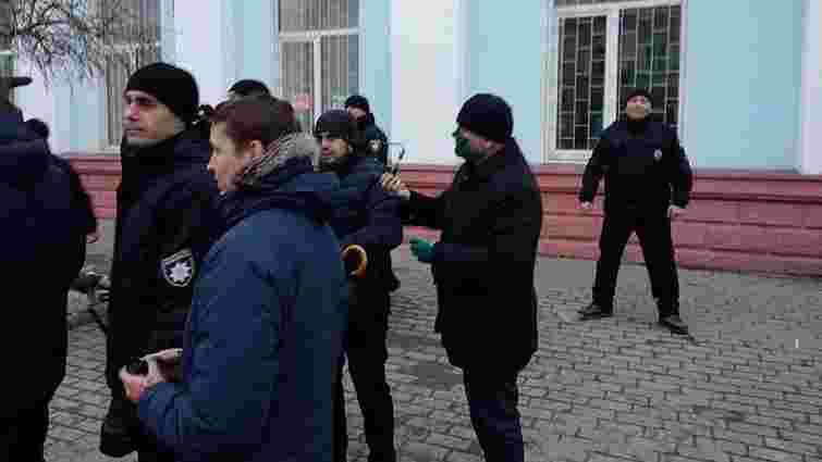 Кандидата в президенти Олександра Вілкула облили зеленкою в Бердянську