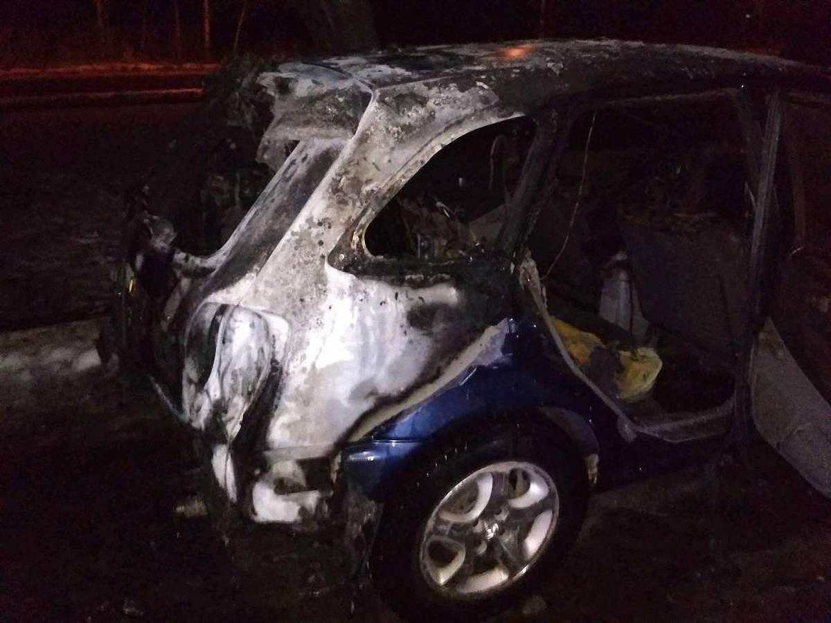 Вночі у Червонограді на Львівщині згорів автомобіль Mazda