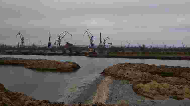  В Криму окупанти знищили частину дамби сховища токсичних відходів