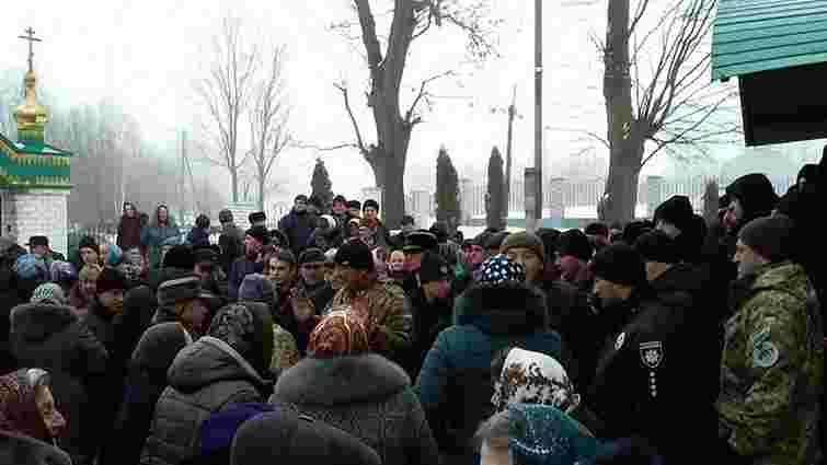 У селі на Тернопільщині стався конфлікт між парафіянами ПЦУ та УПЦ (МП)