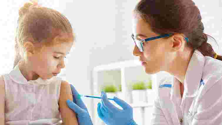 Як вакцинувати дитину від кору, якщо є фальшива довідка про щеплення