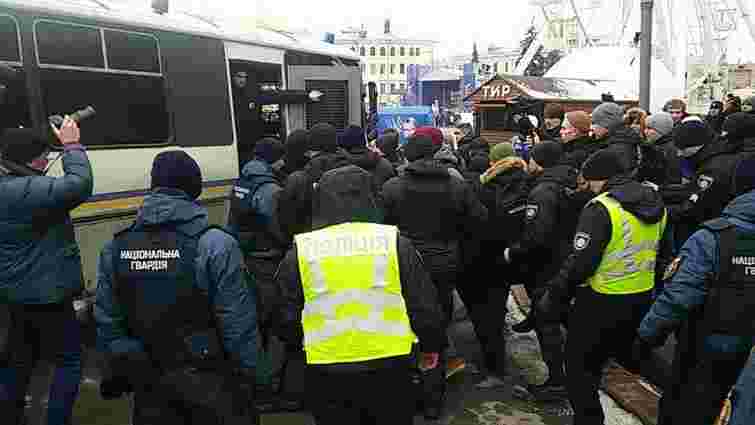 У Києві виникла масова сутичка з поліцією після затримання активістів руху «С14»
