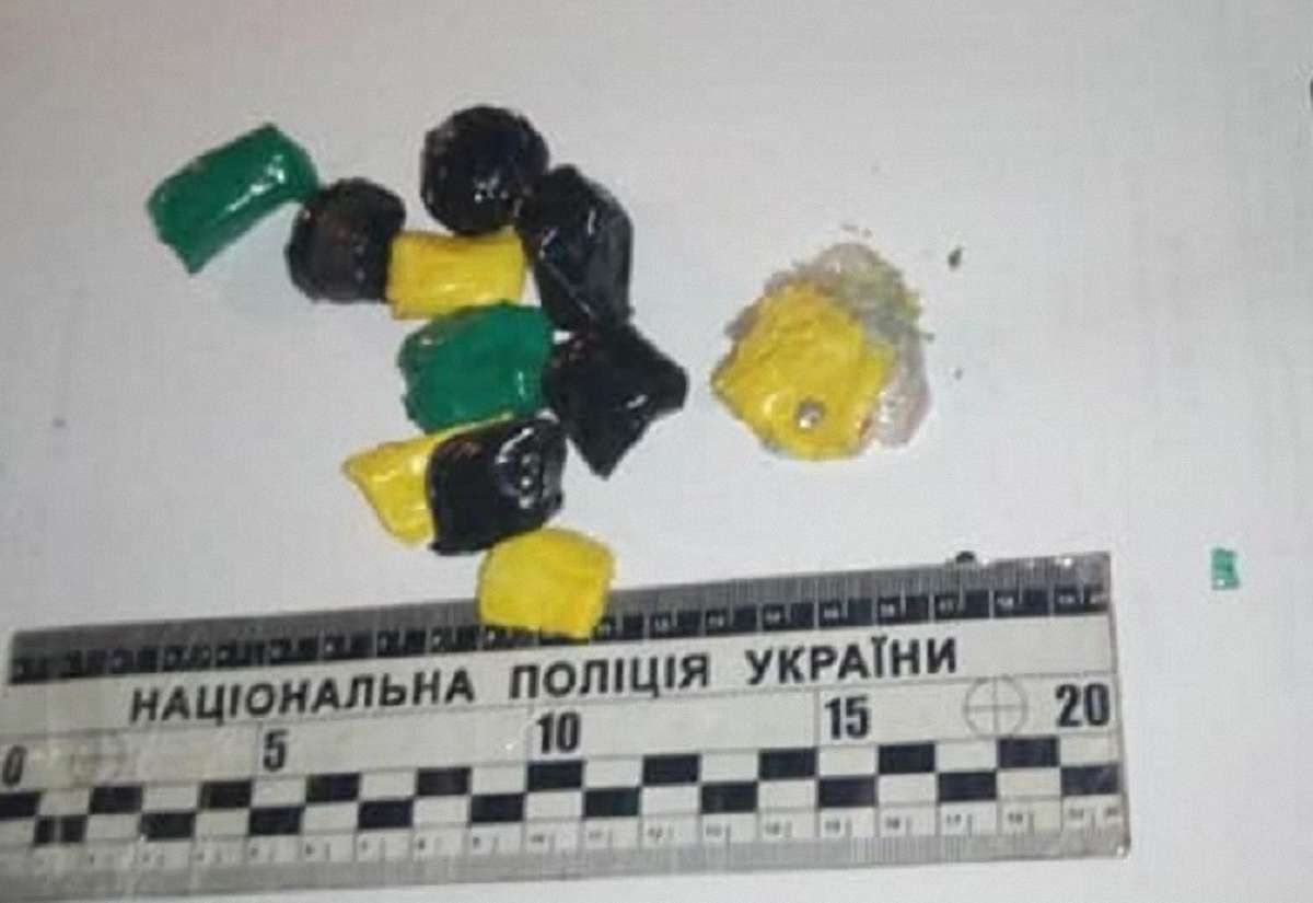 У Львові на вул. Личаківській патрульні затримали двох розповсюджувачів наркотиків
