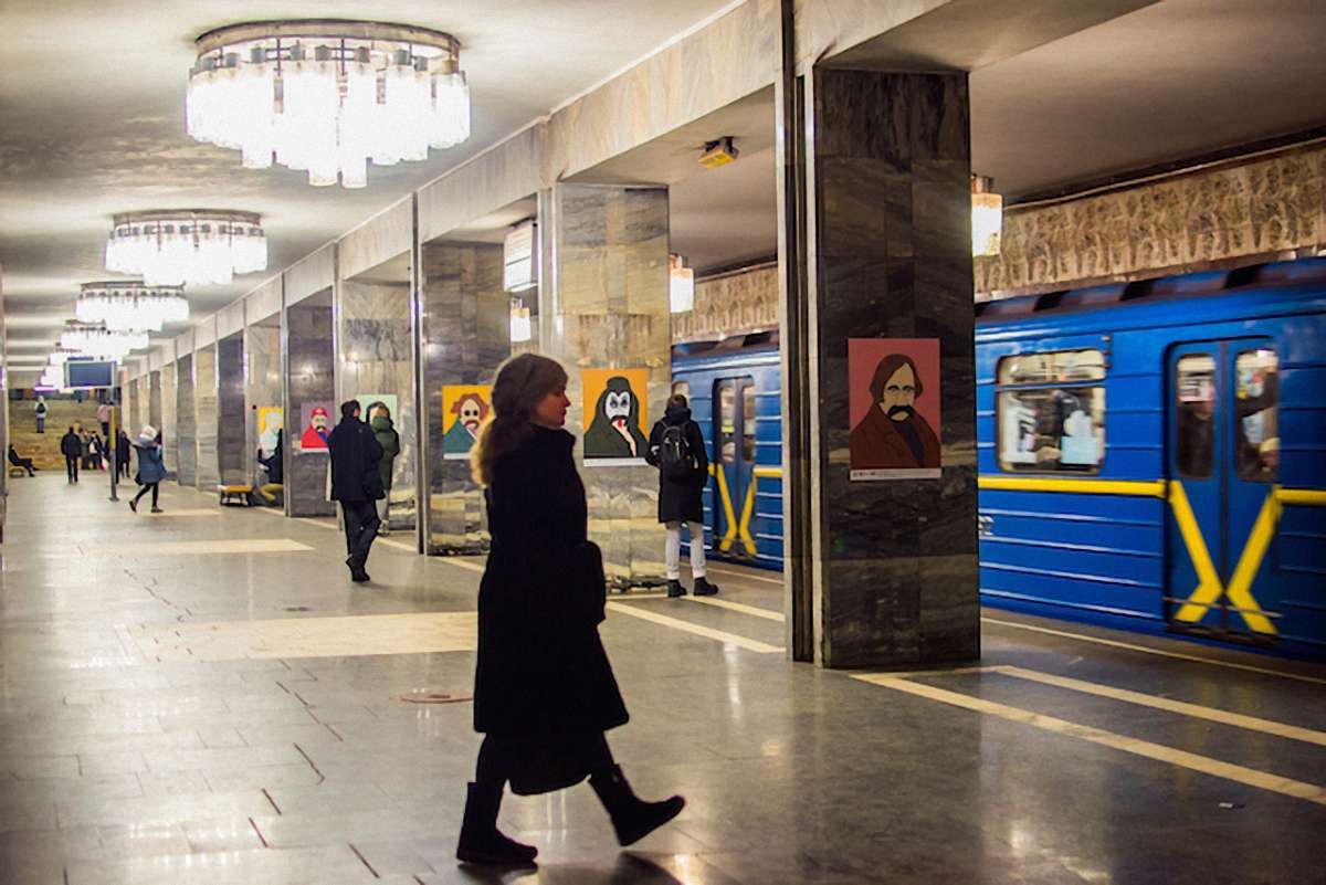  У київському метро Тараса Шевченка показали в образах Бетмена та Че Гевари